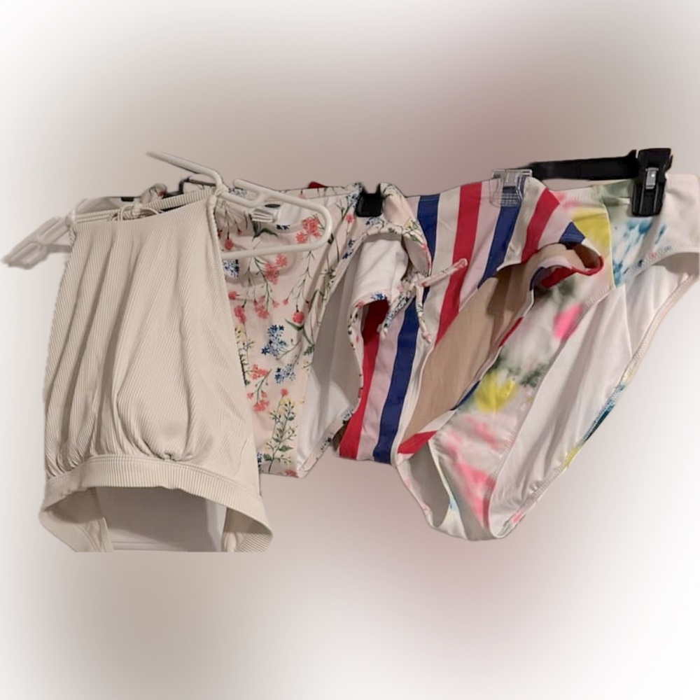 4-Piece Bundle of Old Navy Swimwear-3 bottoms, 1 top (Size XL) – Like New!